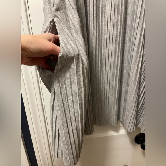 Lou & Grey pleated sleeveless trapeze style dress with pockets - Picture 3 of 6